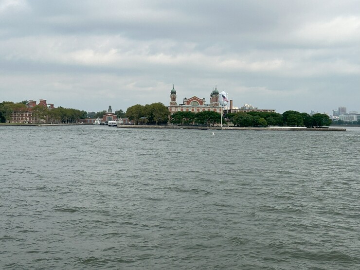 NY08042023090804